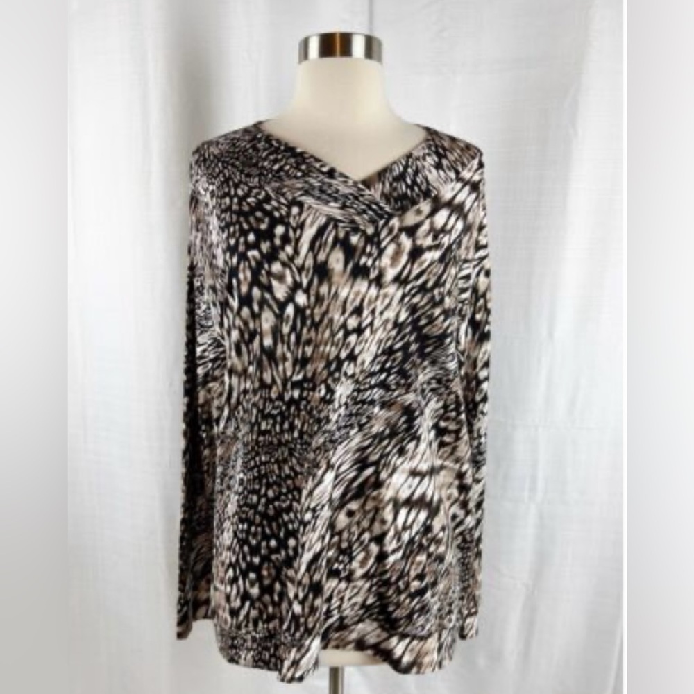 Chico’s/ Weekends by Chico/ V neck top/ side pockets / Chicos size 0